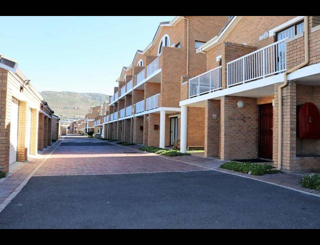 2 BEDROOM PROPERTY TO RENT IN FISH HOEK